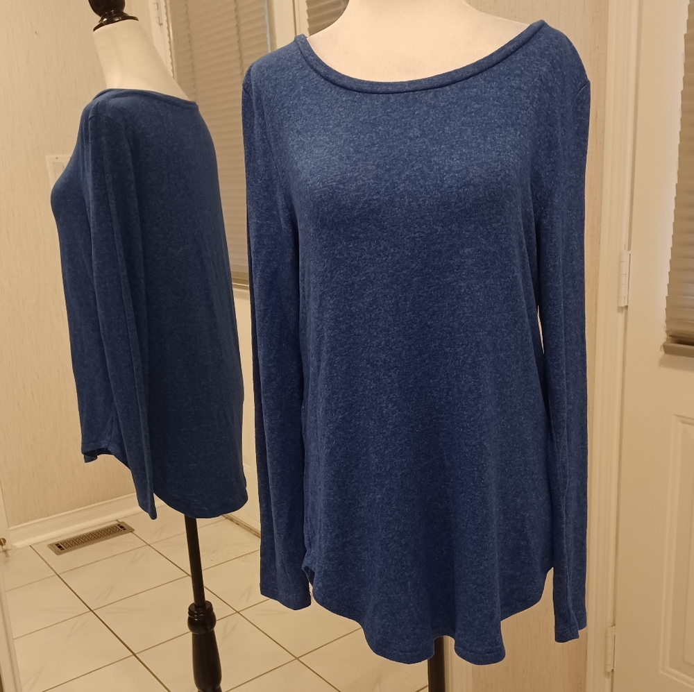 4/$40 Soft Blue Long Sleeve Tee - Size Medium